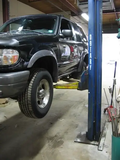 hoist2010001.jpg