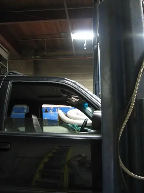 hoist2010005.jpg