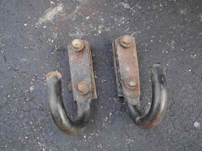 -installing-rear-tow-hooks-85-93-s10-blazer-hooks1.jpg