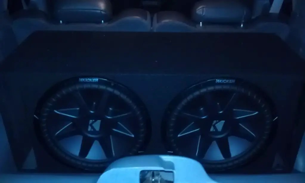 KICKER15s.jpg
