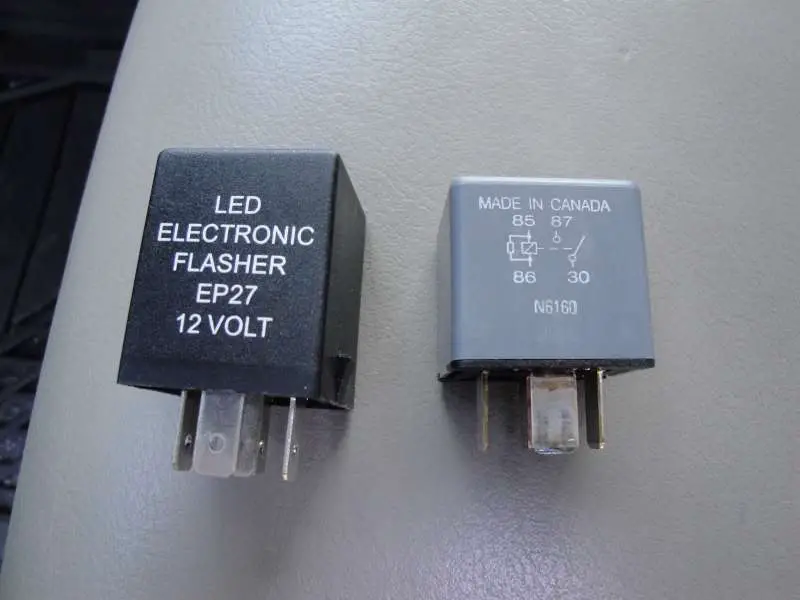 LEDflasherandstockflasher_side.jpg