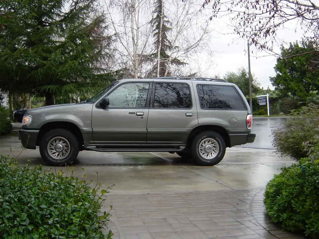 Mountaineer20and20Explorer20001.jpg