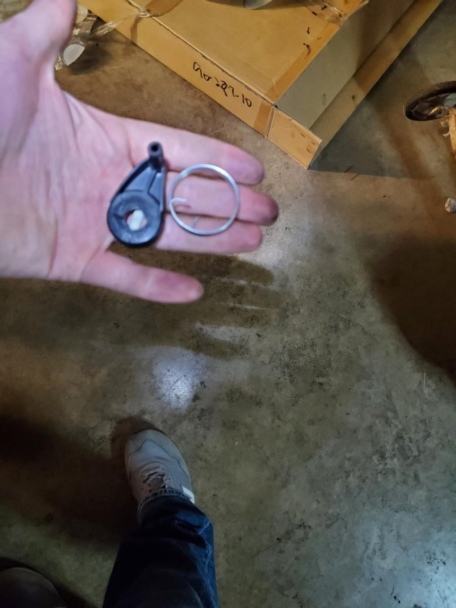 NewDormanHandle_Broken_ArmAndSpring.jpg
