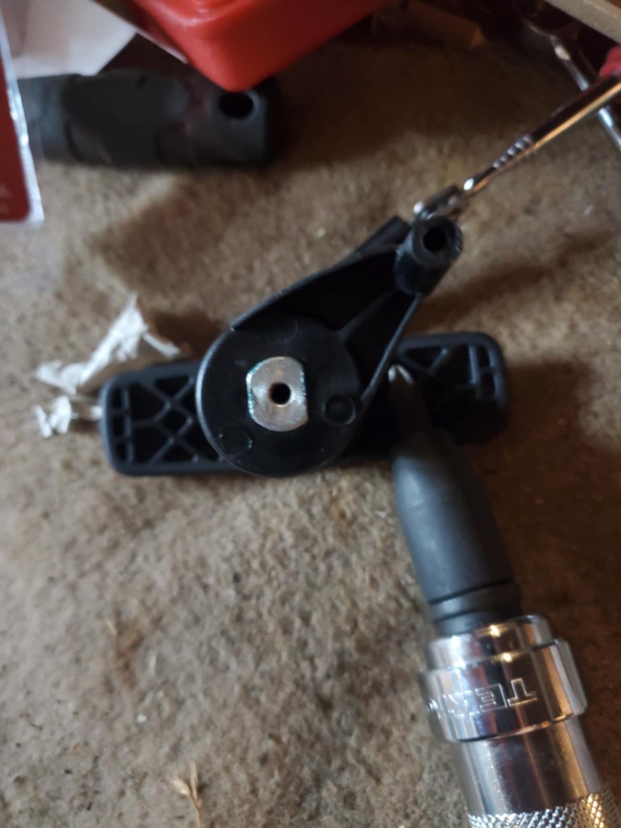NewDormanHandle_Broken_HandleOnPostWithScrewHole.jpg