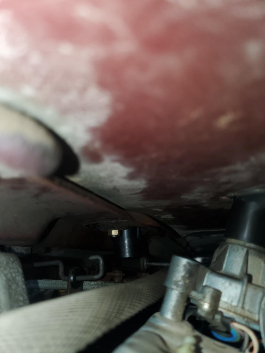 NewDormanHandle_Broken_PostInHatch.jpg