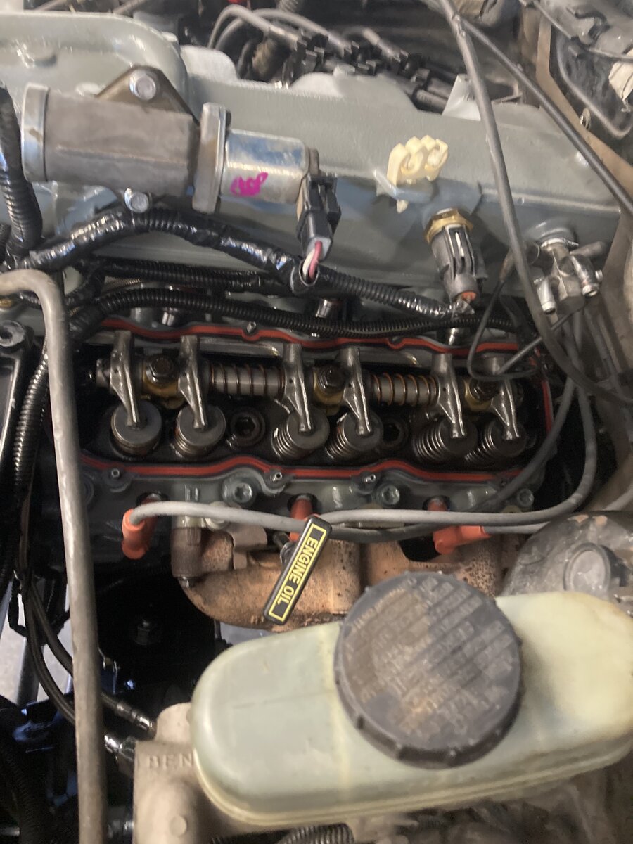 No valve cover.jpg