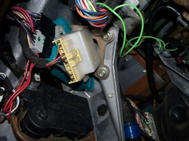 opened_to_expose_the_15_Ohm_resistor_thermal_fuse_.jpg