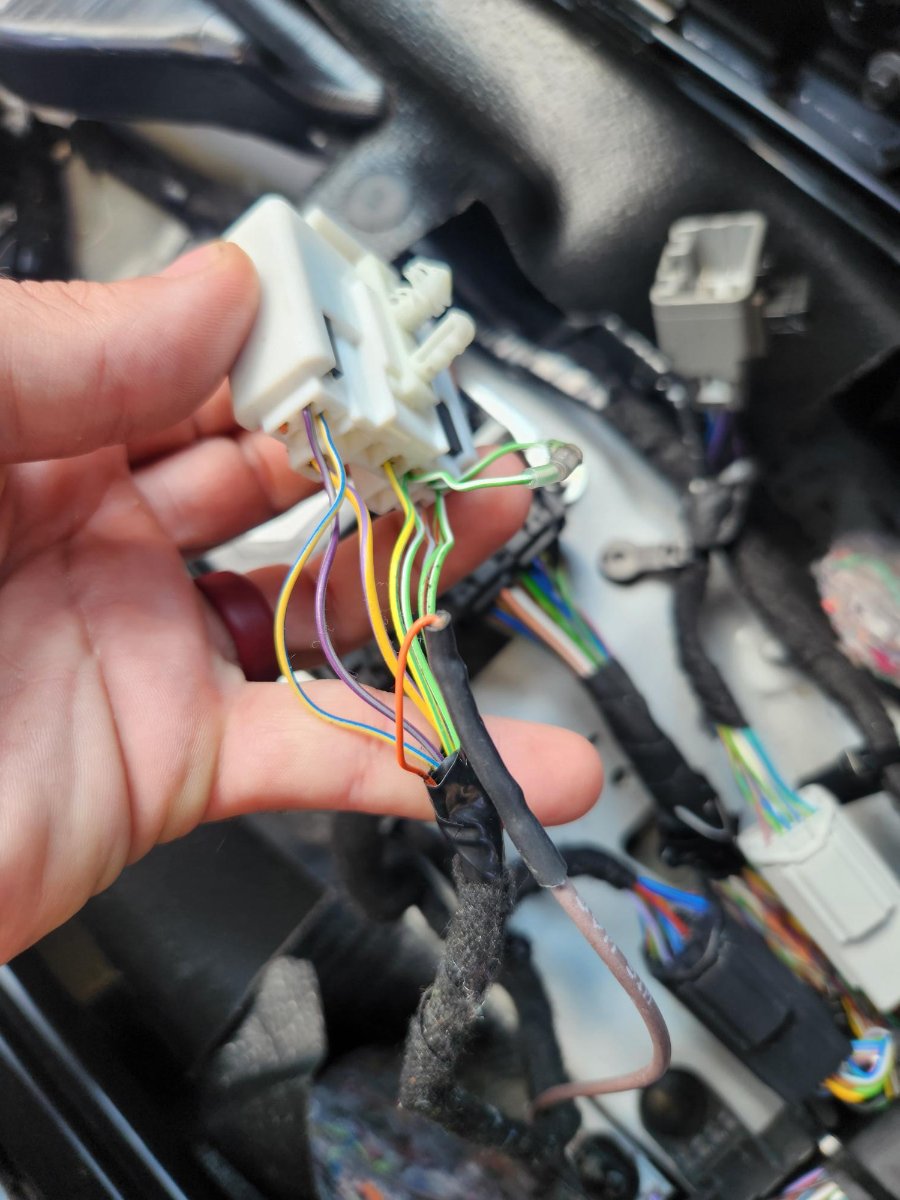 Plug Under Drivers Seat.jpg