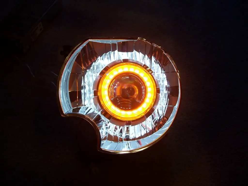 Reflector-Assembled-WhiteandOrangeLEDFront.jpg