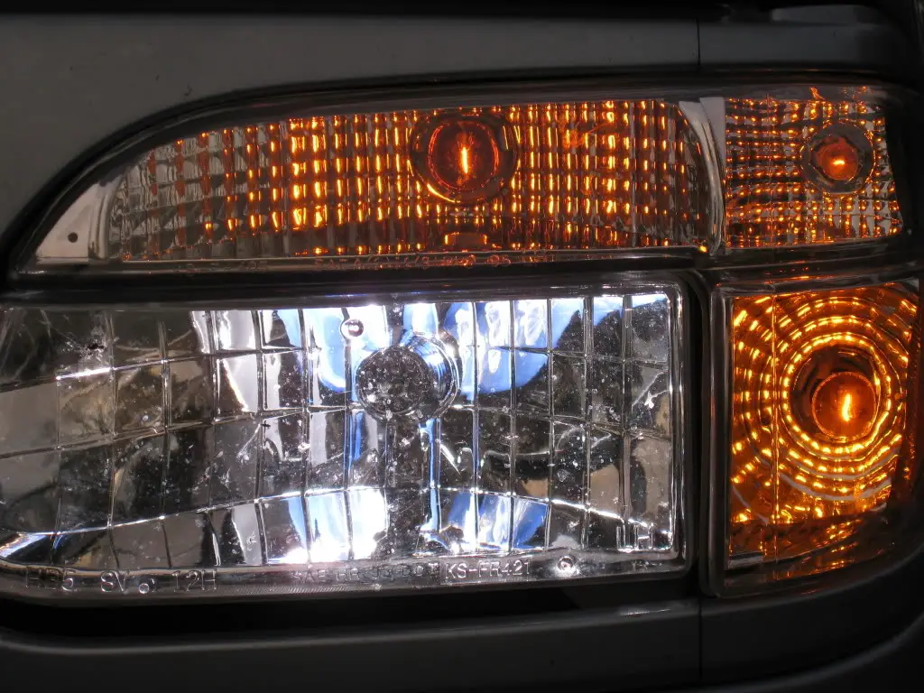 righthidheadlight.jpg