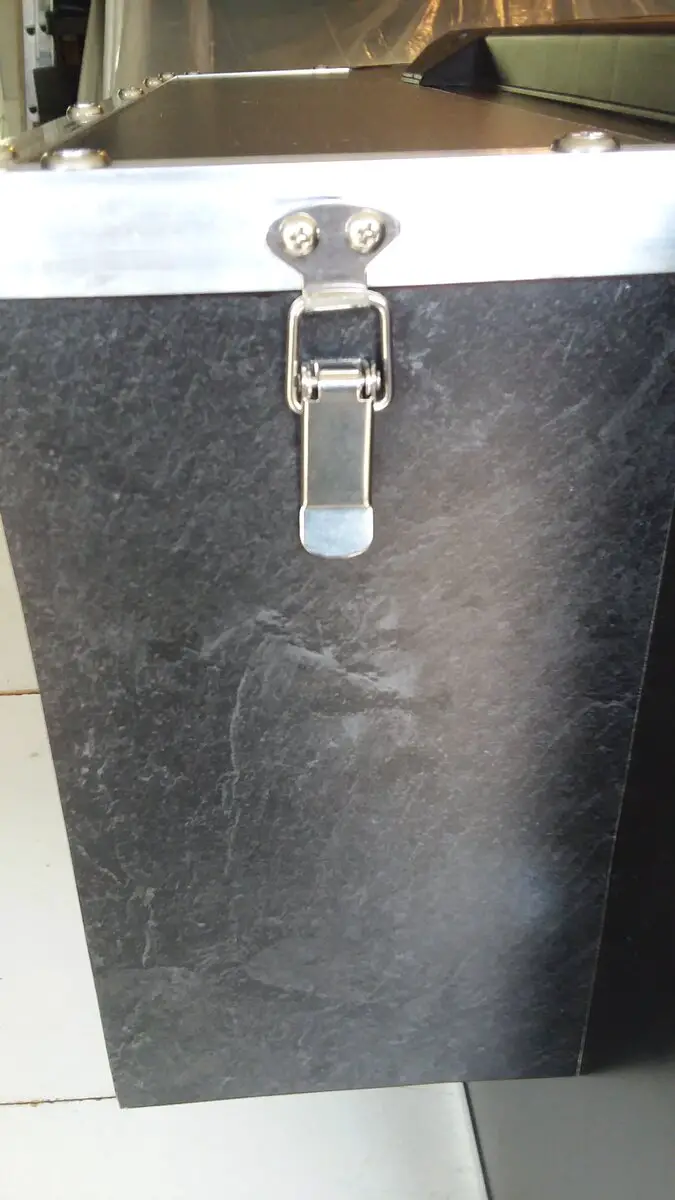 S Box lid closed 4.jpg