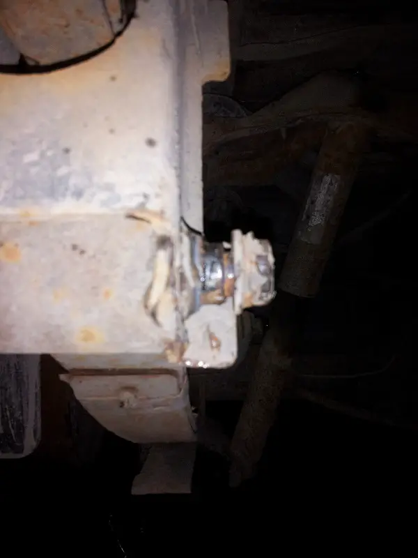 SHACKLE CLAMP DAMAGE SMALL.jpg