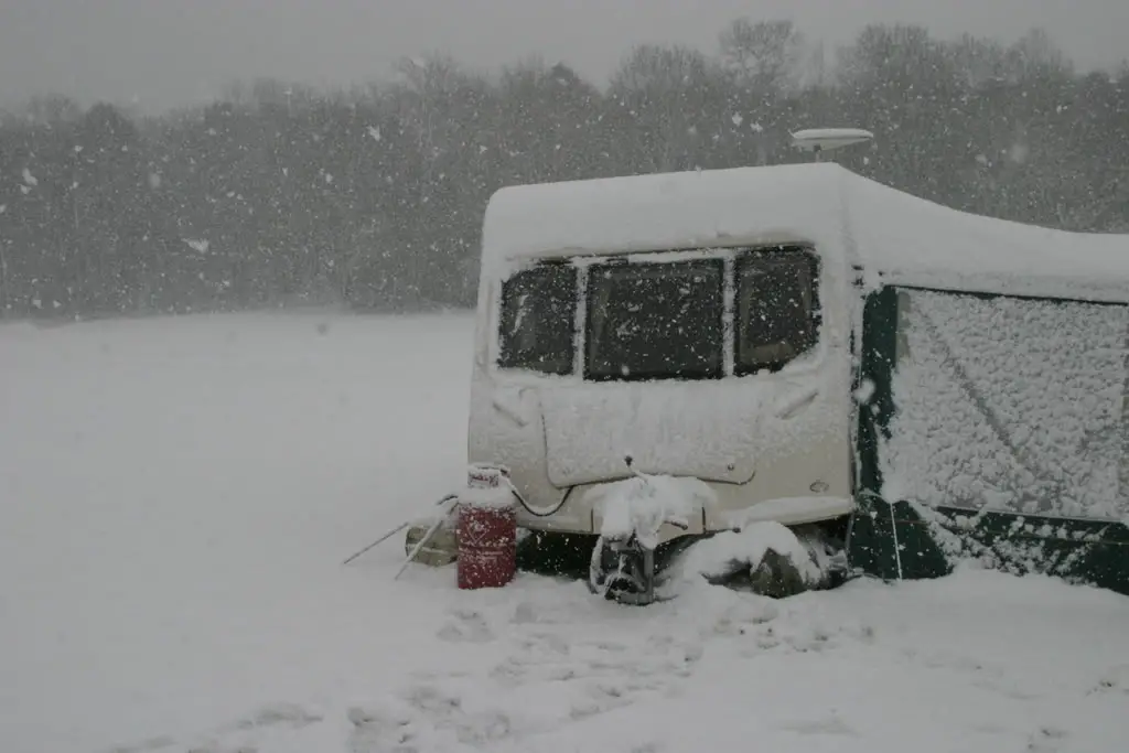 snowhenfold001.jpg