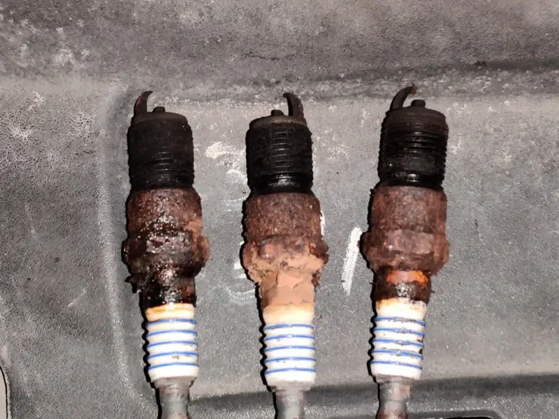 Spark Plugs 02.jpg