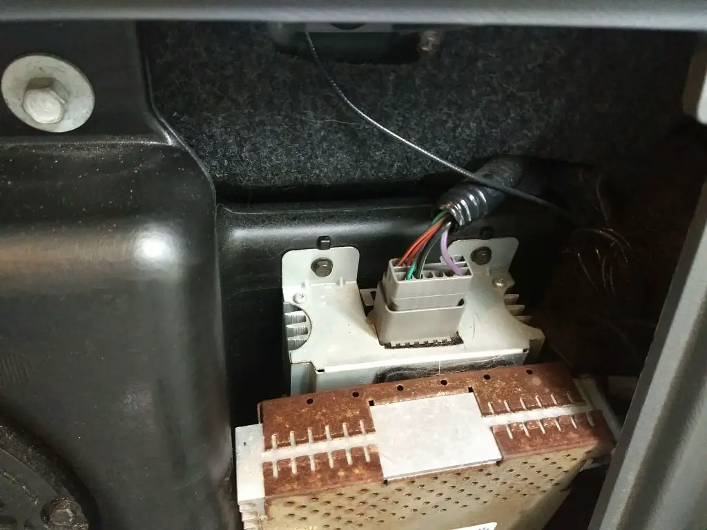 SportTracAmpConnector.jpg