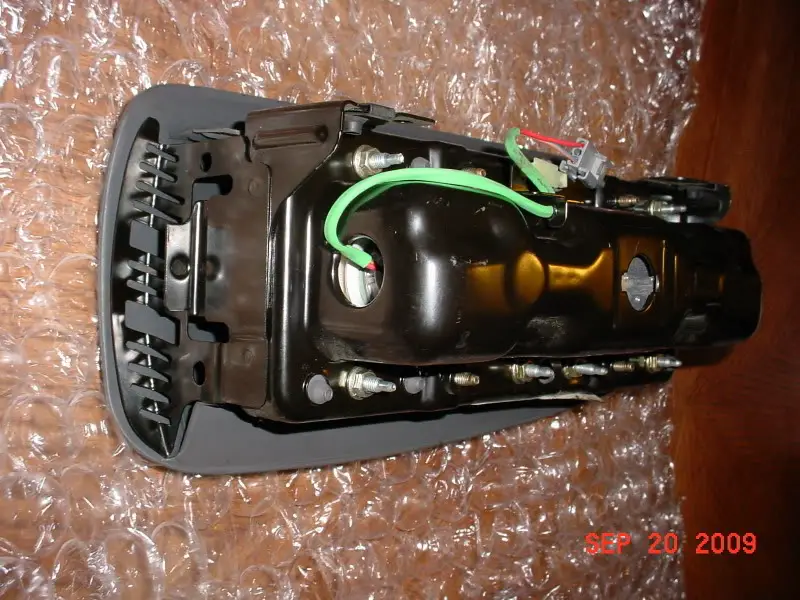 SportTracpassengerairbag003.jpg