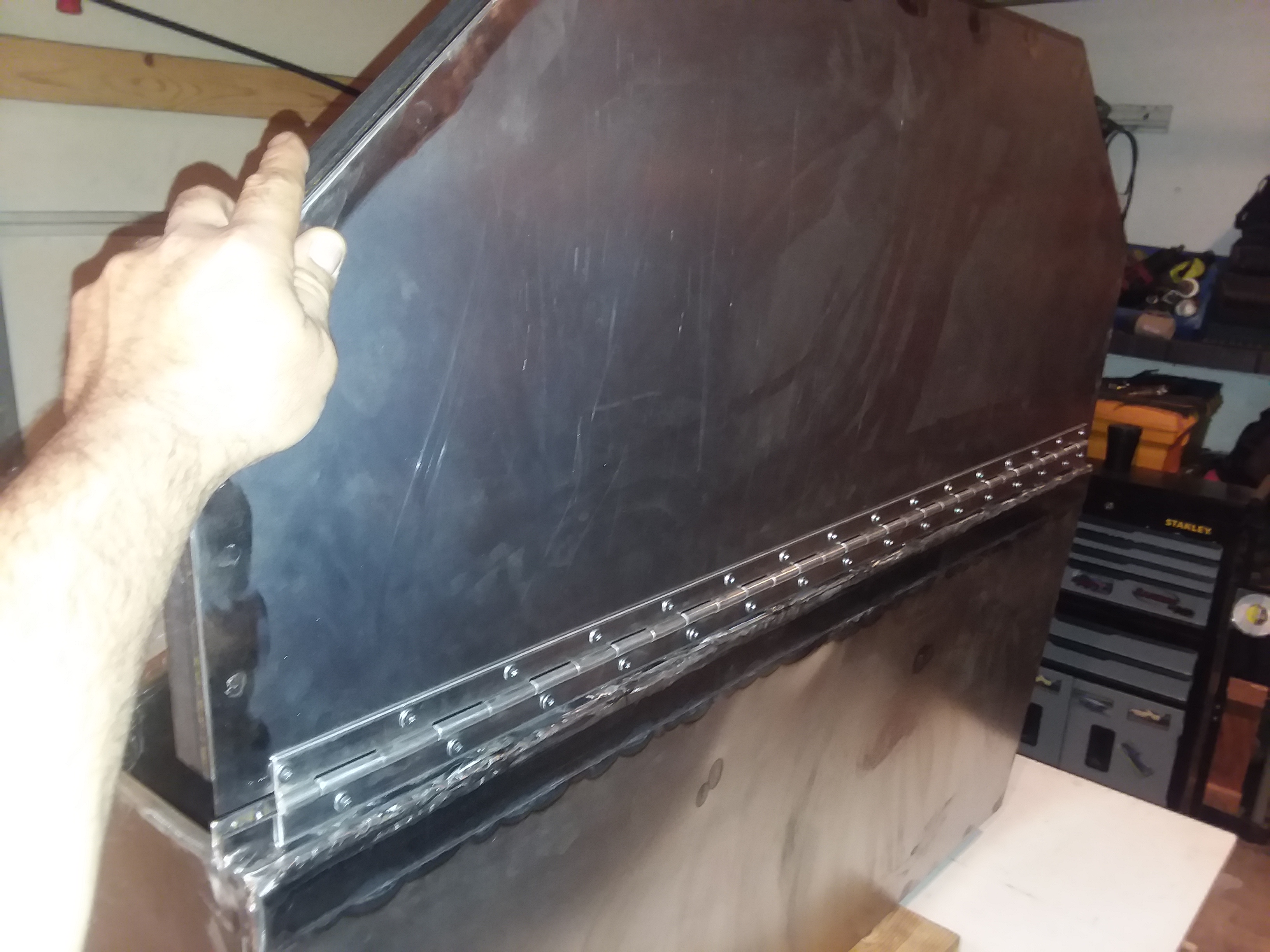 t box lid hinge on.jpg