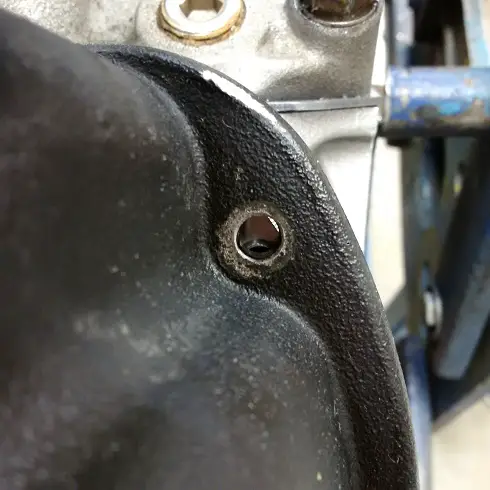 valve cover header issue.jpg