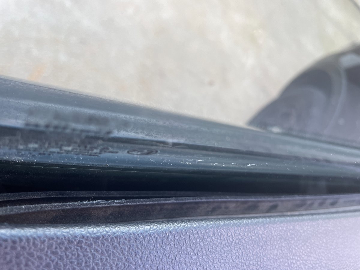 Window Seal Int.JPG