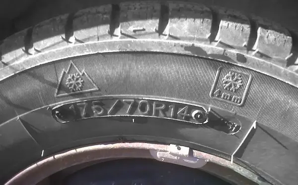 Winter_tires_with_North_American_symbol-591d24465f9b58f4c07086b0.jpg