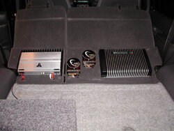 640x480new amps and xovers1.jpg