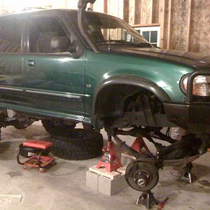 Explorer_front_axle_removal_in_process