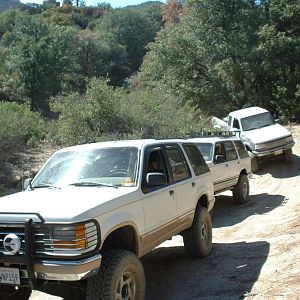 Los_Coyotes_102003_14_Large_