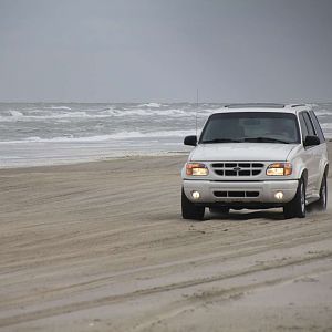 2000 Pearl White Ford Explorer Limited with Saleen XP8 Parts