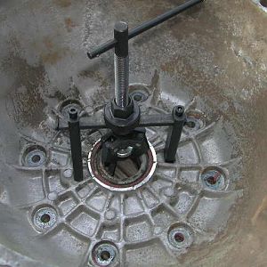pilot bearing remover method