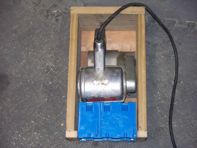 Bottom view with the machine installed.