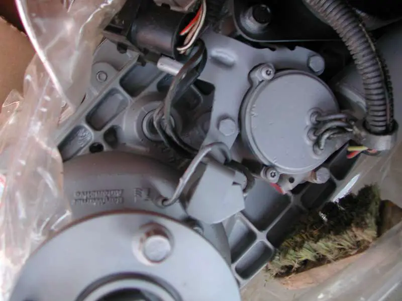 bracket holding the speed sensor 1354