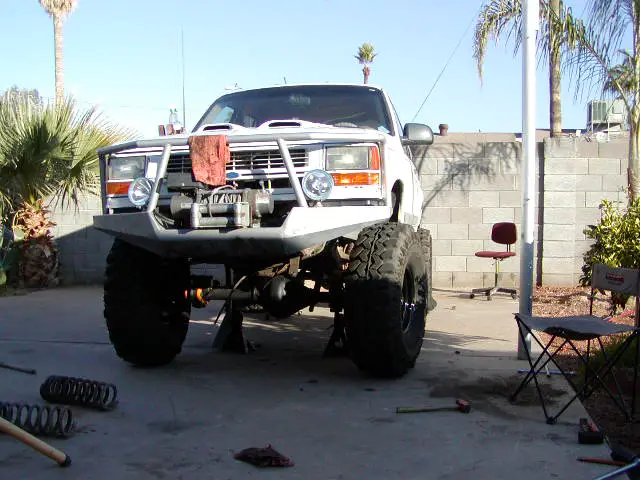 Front view of Dana 44