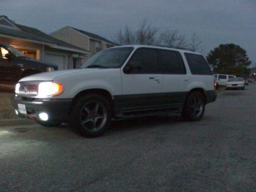 Mounty_lowered_1