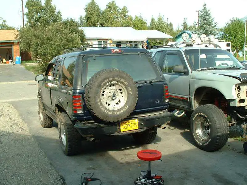 Rear tire carrier